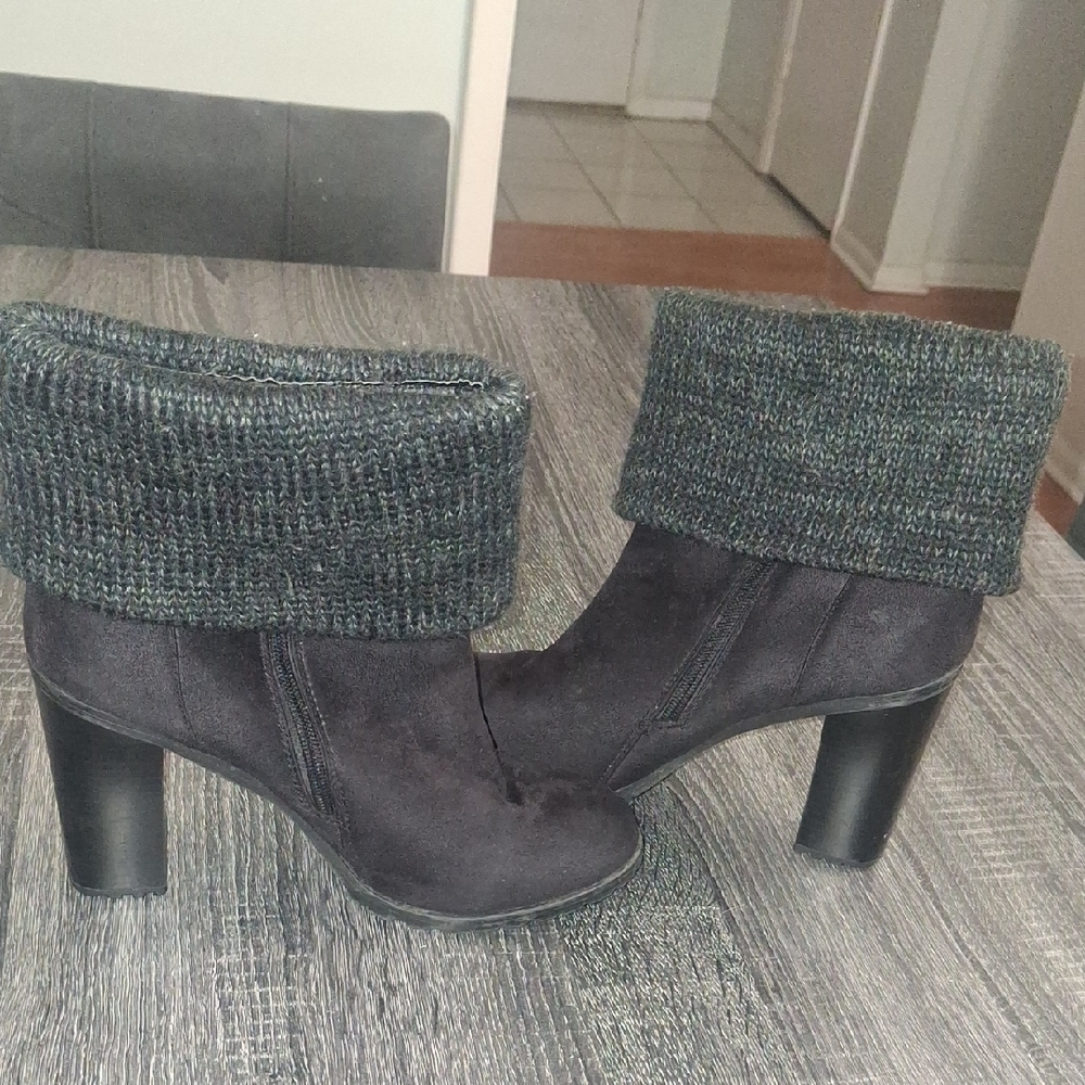 Stylish Black Knit Cuff Ankle Boots- W Sz 9